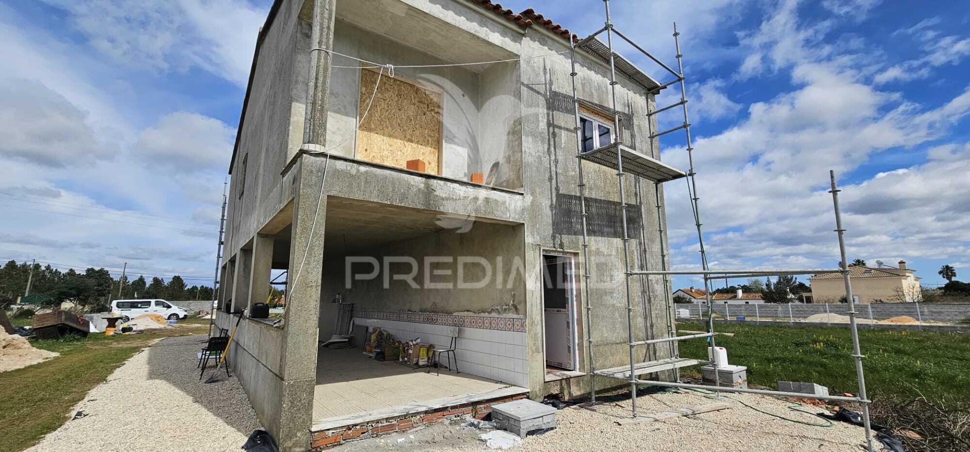 Terreno misto com moradia