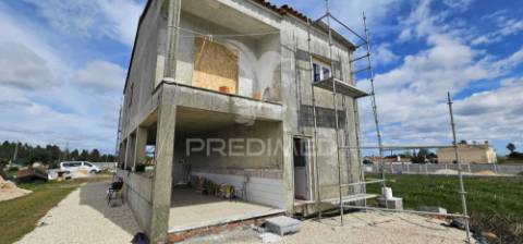 Terreno misto com moradia