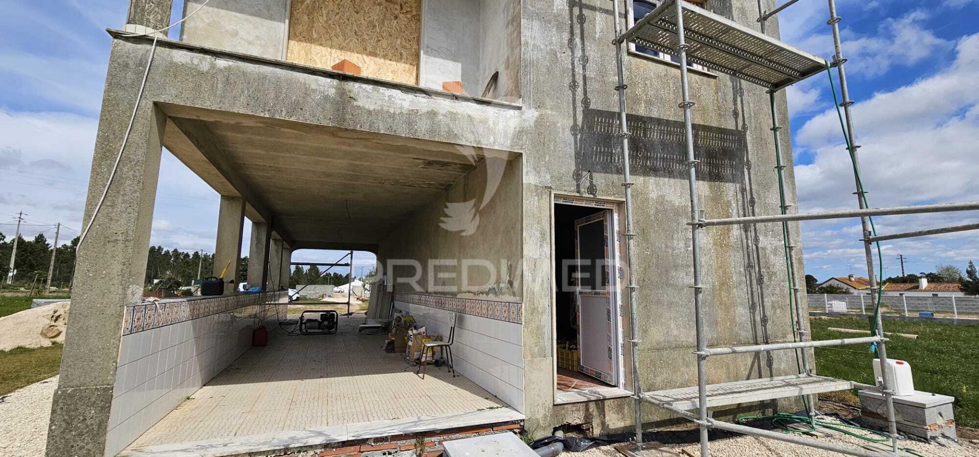 Terreno misto com moradia