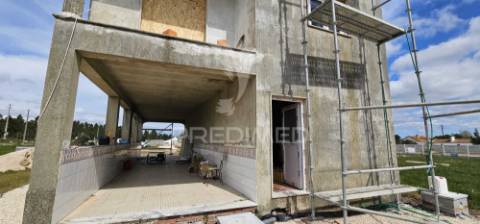 Terreno misto com moradia