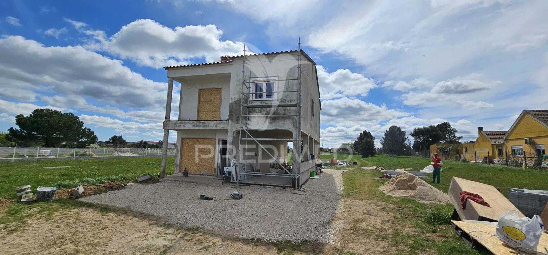 Terreno misto com moradia