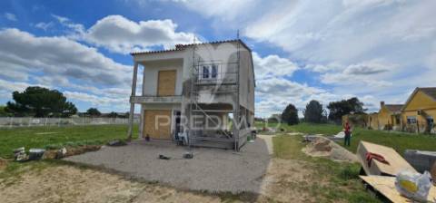 Terreno misto com moradia