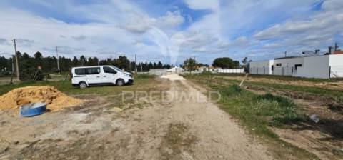 Terreno misto com moradia