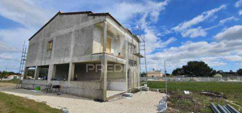 Terreno misto com moradia