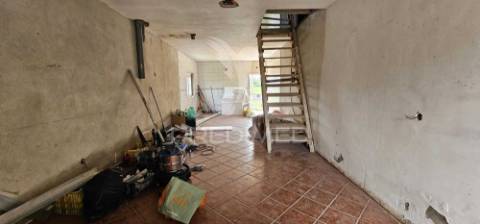 Terreno misto com moradia