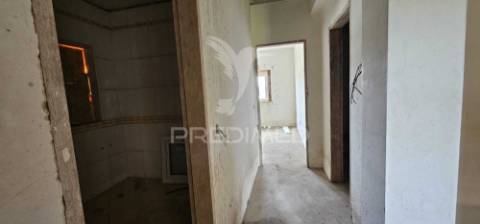 Terreno misto com moradia