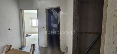 Terreno misto com moradia