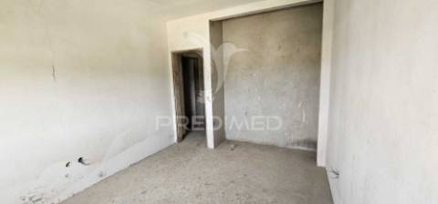 Terreno misto com moradia