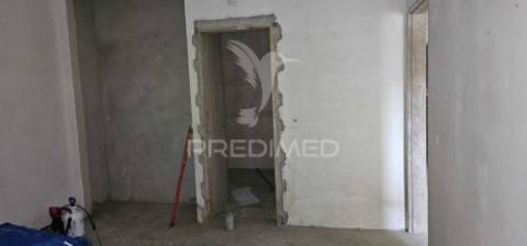 Terreno misto com moradia