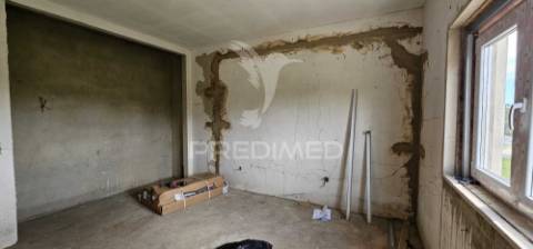 Terreno misto com moradia