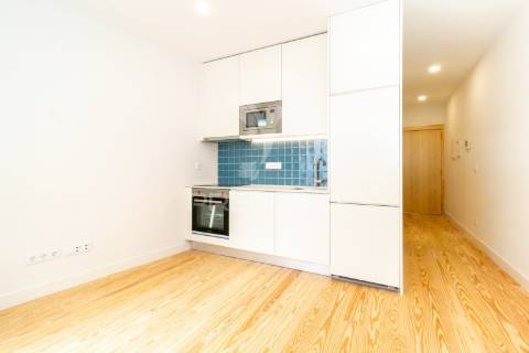 Apartamento t1 novo com jardim junto ao rio douro.