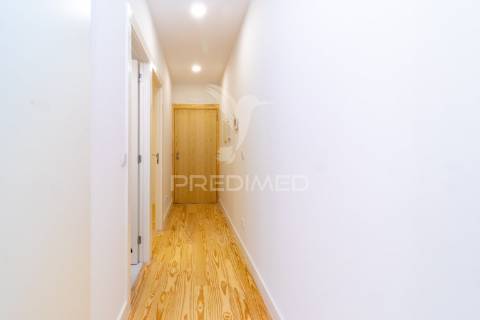 Apartamento t1 novo com jardim junto ao rio douro.