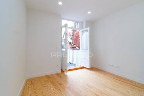 Apartamento t1 novo com jardim junto ao rio douro.