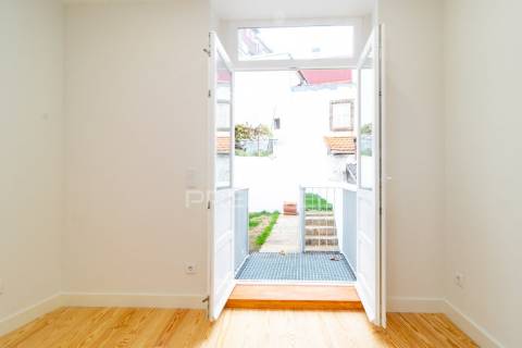 Apartamento t1 novo com jardim junto ao rio douro.