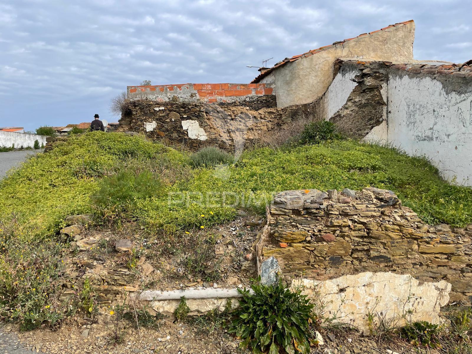 Odeleite - terreno com ruína para construção