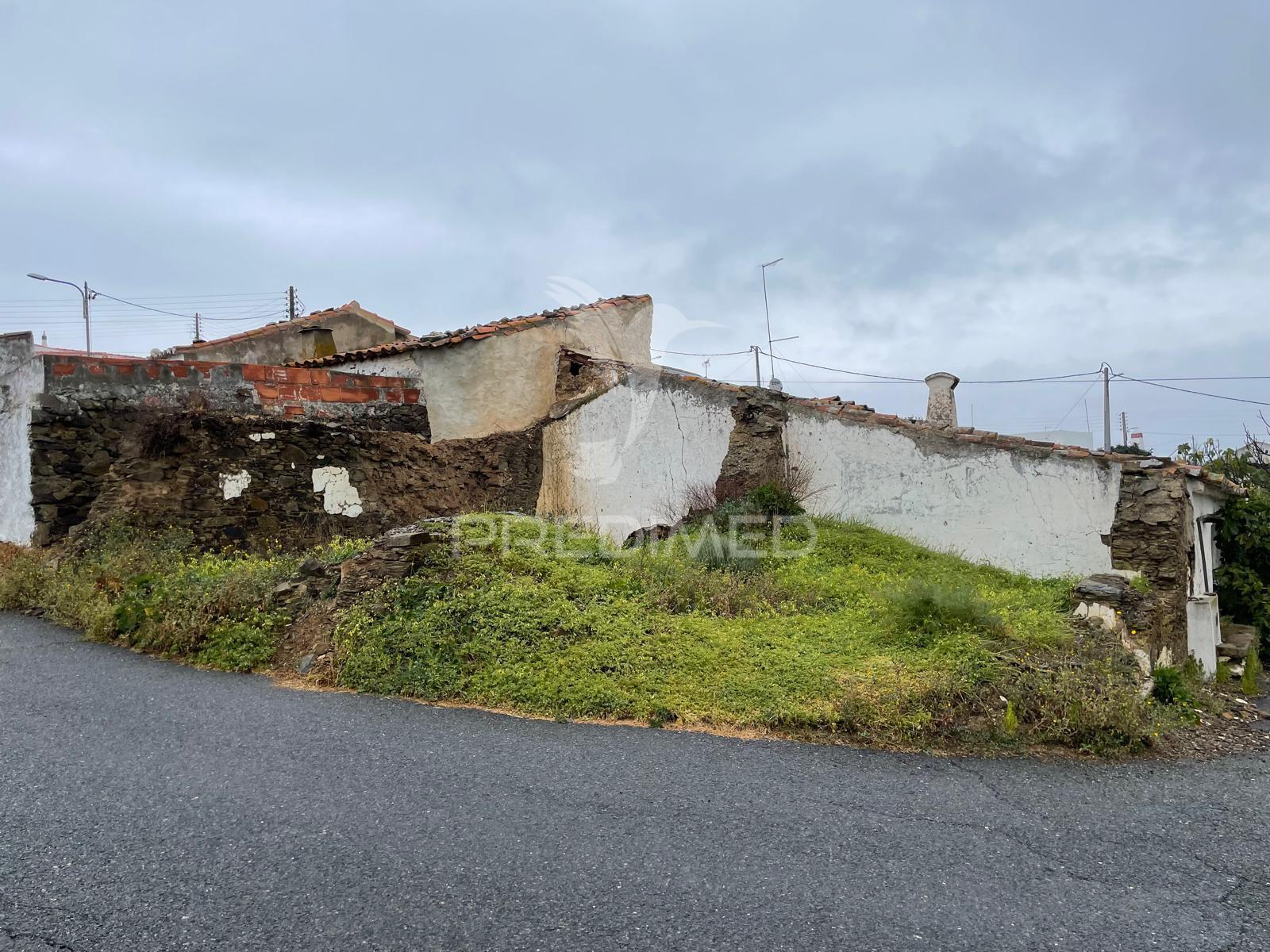 Odeleite - terreno com ruína para construção