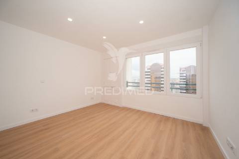 Apartamento  lisboa t3 gemini remodelado