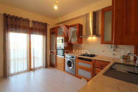 T3 com terraço e parqueamento - ed. dª catarina em alcochete