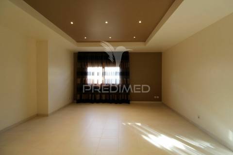 T3 com terraço e parqueamento - ed. dª catarina em alcochete