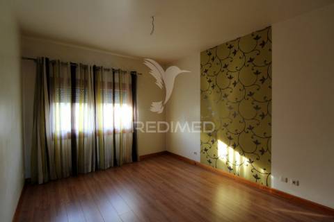 T3 com terraço e parqueamento - ed. dª catarina em alcochete