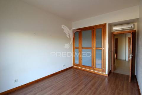 T3 com terraço e parqueamento - ed. dª catarina em alcochete