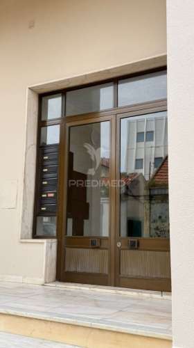 Apartamento t2 renovado com estacionamento – pronto a habitar -junto ao hospital