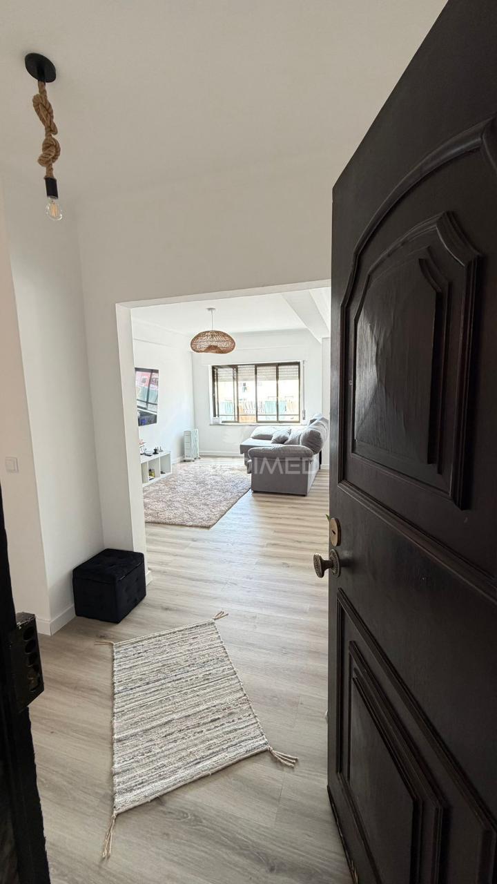 Apartamento t2 renovado com estacionamento – pronto a habitar -junto ao hospital