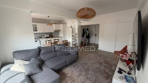 Apartamento t2 renovado com estacionamento – pronto a habitar -junto ao hospital