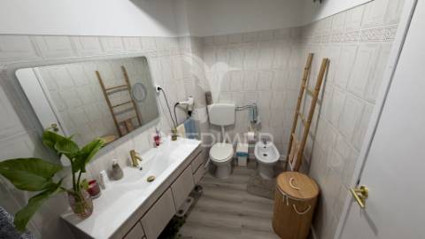 Apartamento t2 renovado com estacionamento – pronto a habitar -junto ao hospital