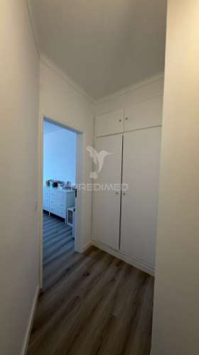 Apartamento t2 renovado com estacionamento – pronto a habitar -junto ao hospital