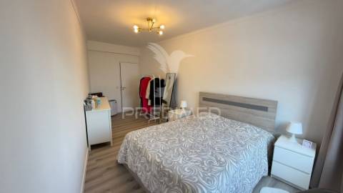 Apartamento t2 renovado com estacionamento – pronto a habitar -junto ao hospital