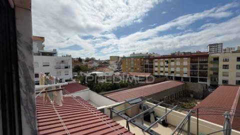 Apartamento t2 renovado com estacionamento – pronto a habitar -junto ao hospital