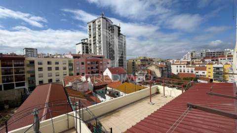 Apartamento t2 renovado com estacionamento – pronto a habitar -junto ao hospital