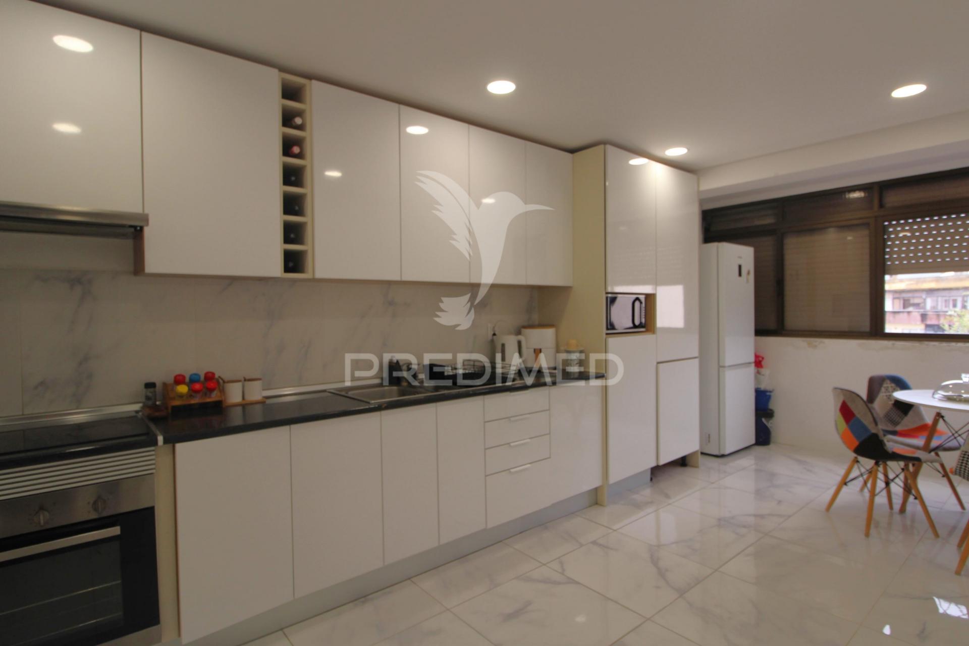 T3 com varandas e cozinha remodelada - montijo