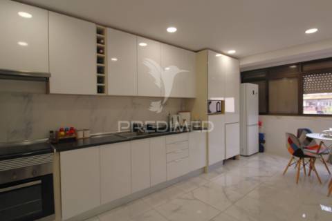 T3 com varandas e cozinha remodelada - montijo