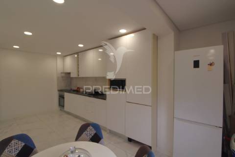 T3 com varandas e cozinha remodelada - montijo