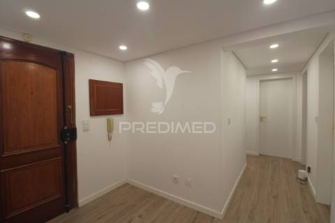 T3 com varandas e cozinha remodelada - montijo