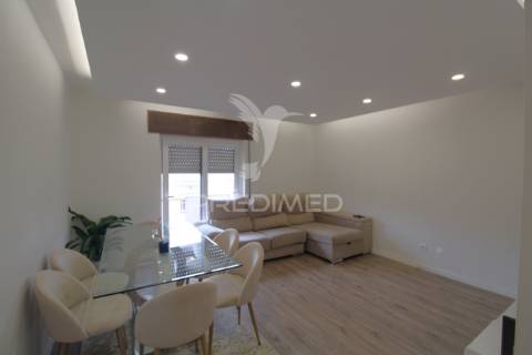 T3 com varandas e cozinha remodelada - montijo