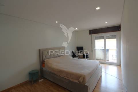 T3 com varandas e cozinha remodelada - montijo