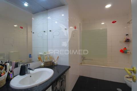 T3 com varandas e cozinha remodelada - montijo