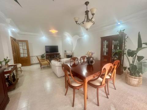 Apartamento t3  com parqueamento  - fidalguinhos