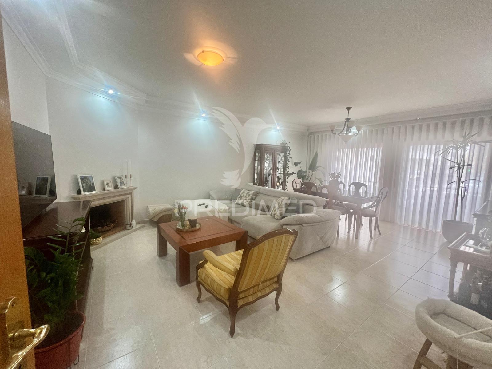 Apartamento t3  com parqueamento  - fidalguinhos