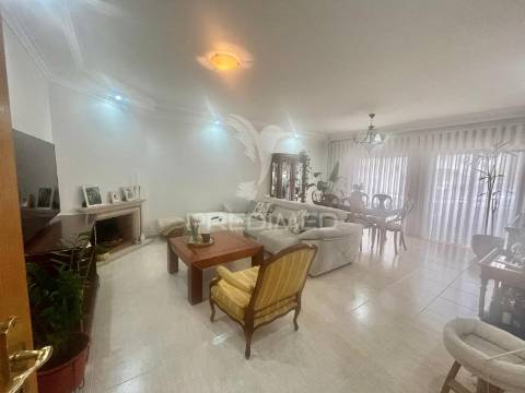 Apartamento t3  com parqueamento  - fidalguinhos