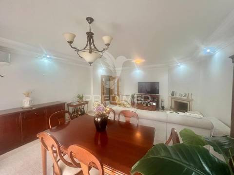 Apartamento t3  com parqueamento  - fidalguinhos