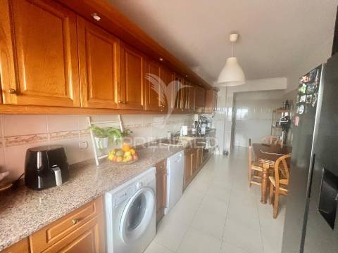 Apartamento t3  com parqueamento  - fidalguinhos