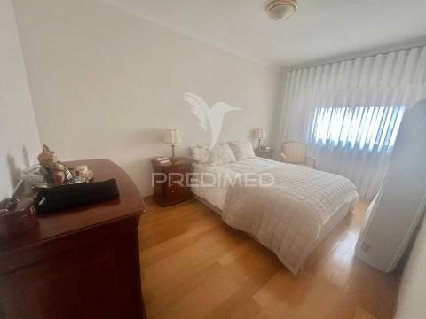 Apartamento t3  com parqueamento  - fidalguinhos