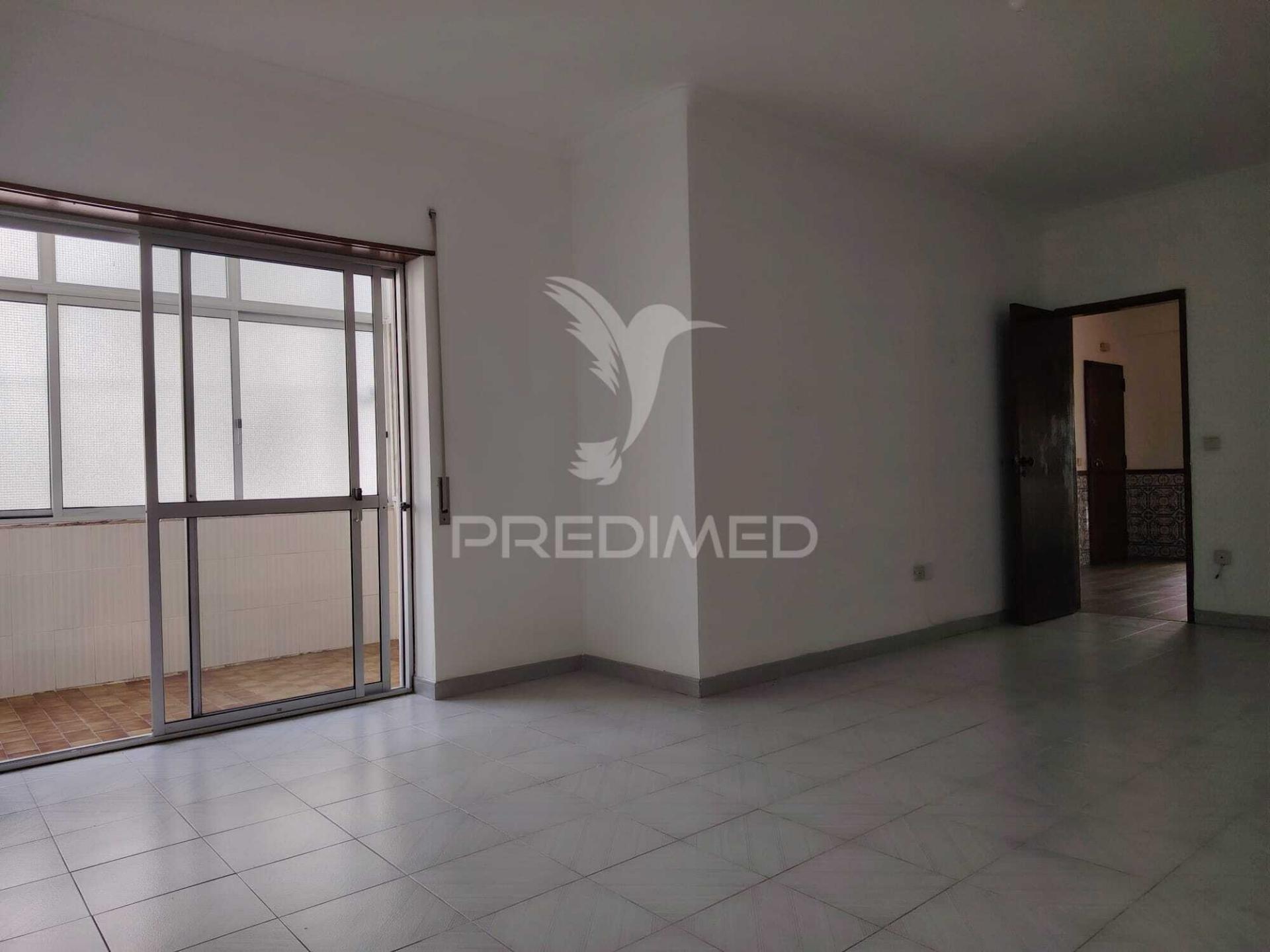 T2 na baixa da banheira com garagem