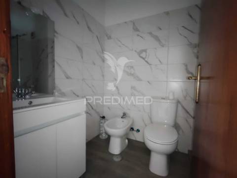 T2 na baixa da banheira com garagem