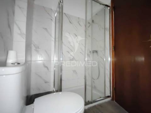 T2 na baixa da banheira com garagem