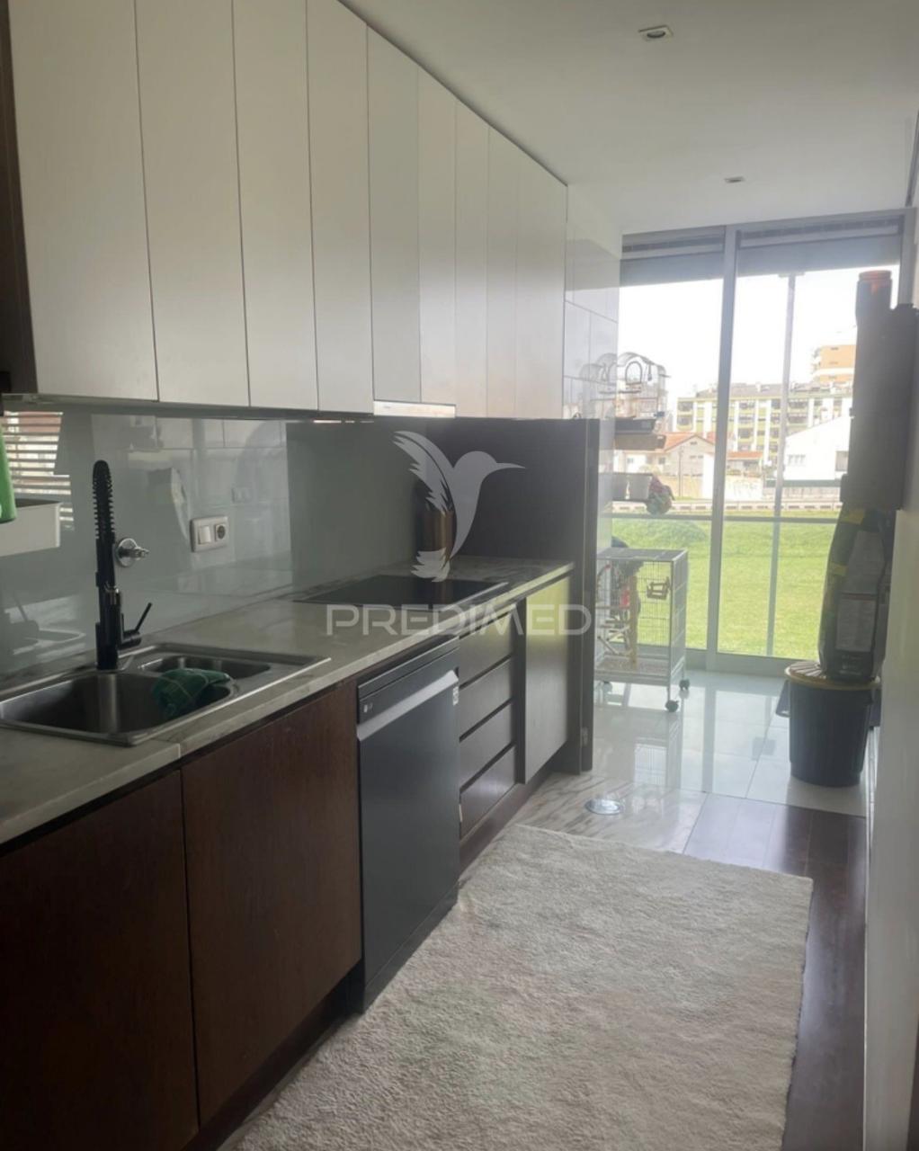 Apartamento t2 c/ elevador e garagem fechada - póvoa de varzim